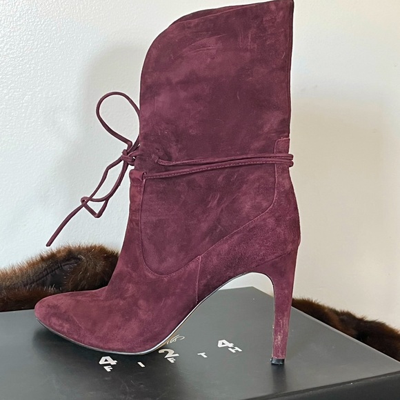 Lord and Taylor 414 Fifth Burgundy suede bootie. Size 8.5 4 in heel. - Picture 1 of 8